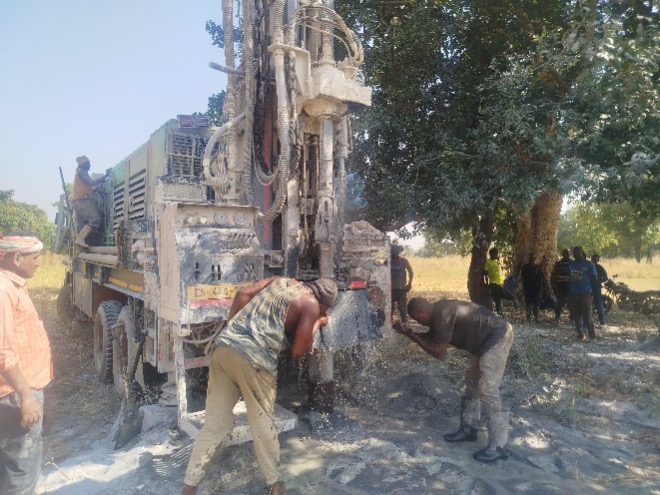 Drilling the borehole